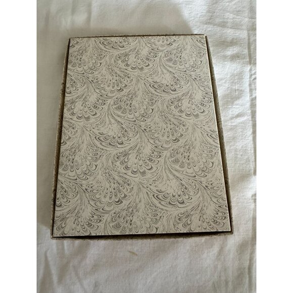 Carlton Cards Floral Stationery Set 30 pages 17 Envelopes 8.5 in by 11 in - Picture 5 of 7